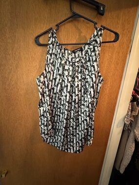 Nine West Black and White Geometric Sleeveless Tank